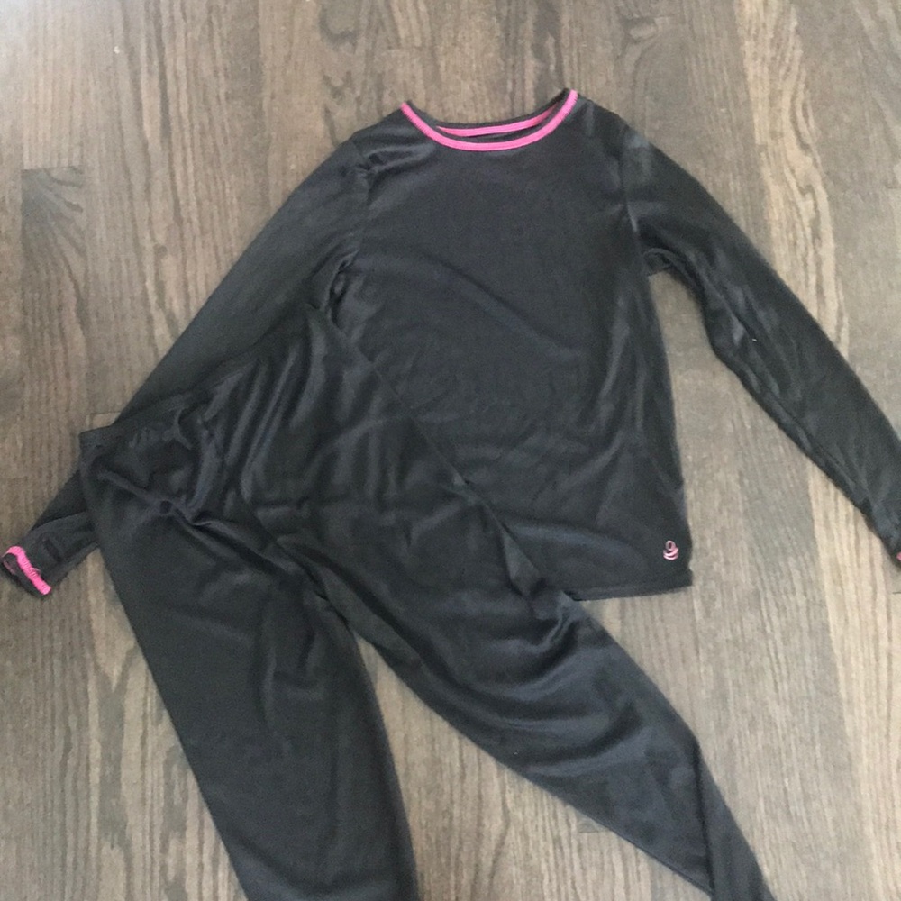 Youth M Cuddl Duds long sleeve top and bottom